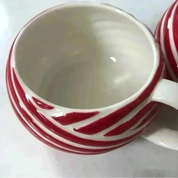 Set of 2 Starbucks  2013 candy cane stripe 12 oz mugs - Picture 5 of 11